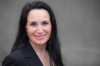 Dr. Neuhäusler, Yvonne
