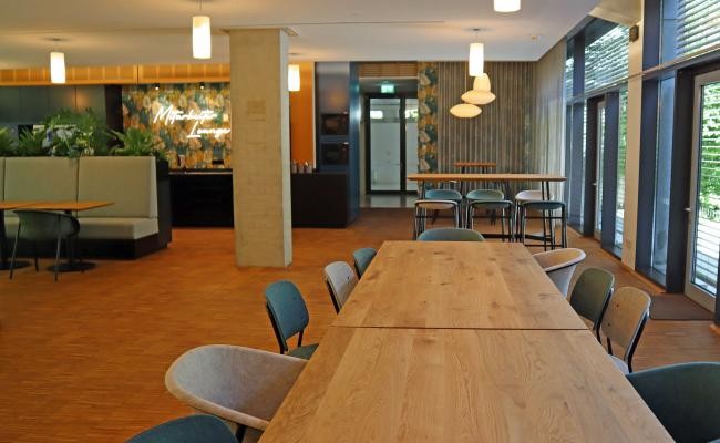 Hier ist ein Bild der Mitarbeiterlounge zu sehen. Hier ist ein Bild der Mitarbeiterlounge zu sehen.