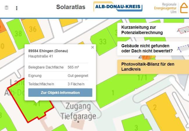 Hier ist ein Screenshot des Online-Portals Solaratlas zu sehen: Ein Kartenausschnitt, auf dem die Dachflächen der Häuser in orange, gelb und grün eingefärbt sind.