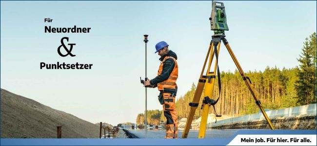 Hier ist ein Bild von einem Bauarbeiter mit blauem Helm und orangefarbener Warnweste, der an einem Vermessungsgerät arbeitet. Neben ihm steht ein Stativ mit einem Theodoliten. Links im Bild steht "Für Neuordner & Punktsetzer", und unter dem Bild befindet sich ein blauer Balken mit dem Text "Mein Job. Für hier. Für alle." Hier ist ein Bild von einem Bauarbeiter mit blauem Helm und orangefarbener Warnweste, der an einem Vermessungsgerät arbeitet. Neben ihm steht ein Stativ mit einem Theodoliten. Links im Bild steht "Für Neuordner & Punktsetzer", und unter dem Bild befindet sich ein blauer Balken mit dem Text "Mein Job. Für hier. Für alle."